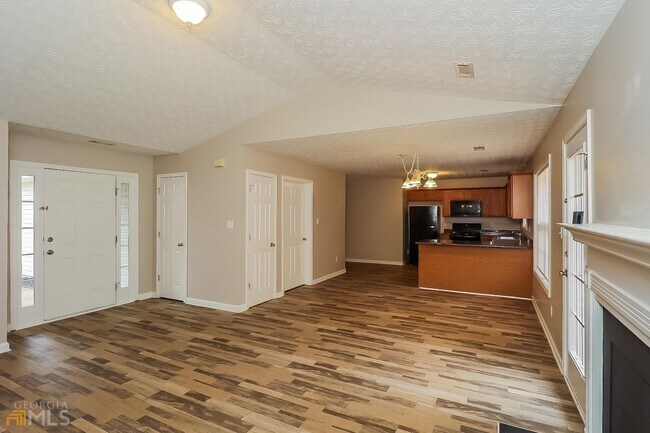 Building Photo - 45 Canterbury Dr