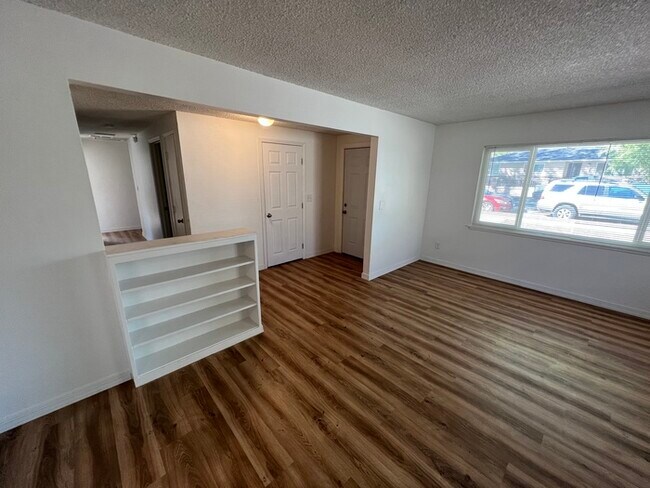Foto del edificio - 1135 E Alexander Ave