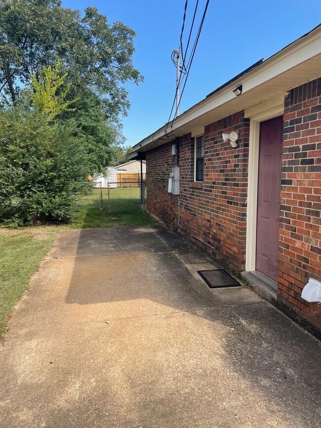 Foto del edificio - **3 Bed 2 Bath located off Atlanta Hwy ** ...