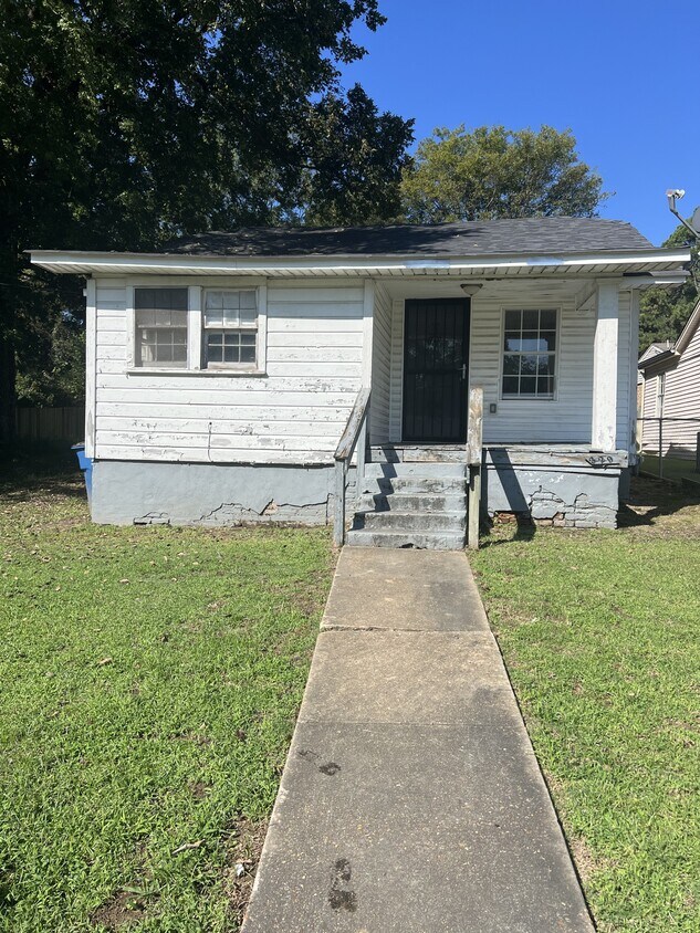 Primary Photo - 329 N College St