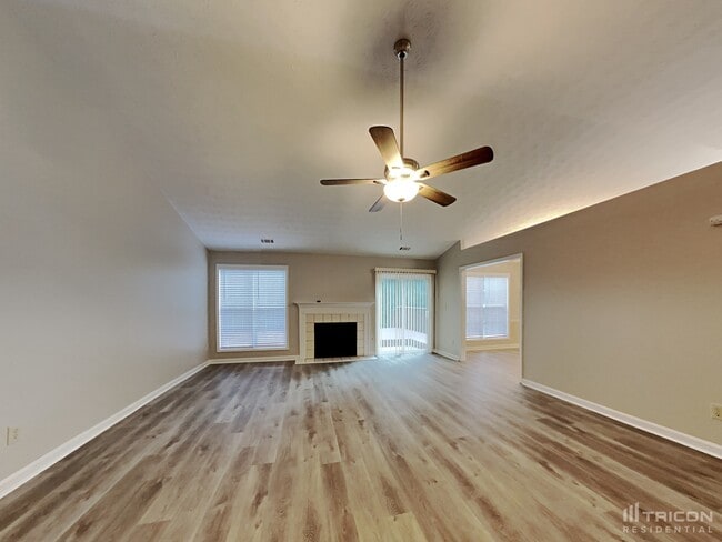 Building Photo - 3734 Windy Hill Dr SE