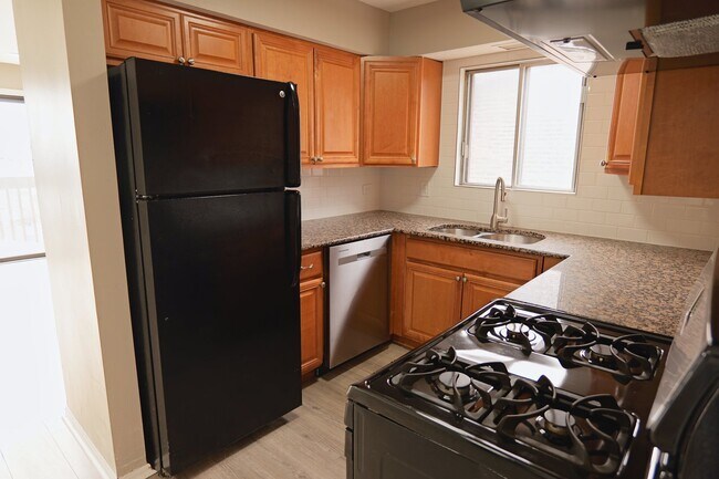 Foto del edificio - 3652 W 119th St