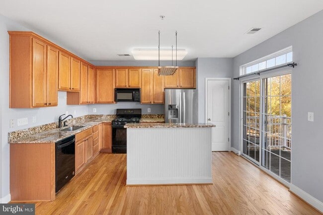 Building Photo - 92 Chevy Chase St