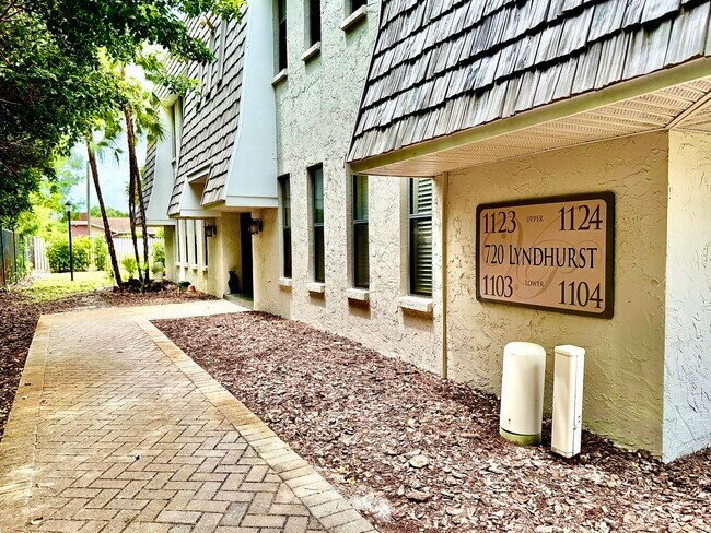 Foto del edificio - 720 Lyndhurst St