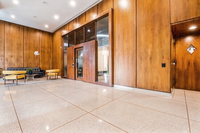 Foto del edificio - 3600 N Lake Shore Dr