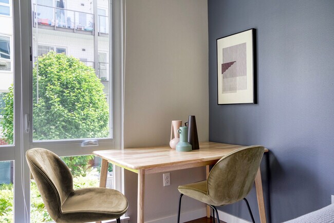 Foto del edificio - 10333 Main St