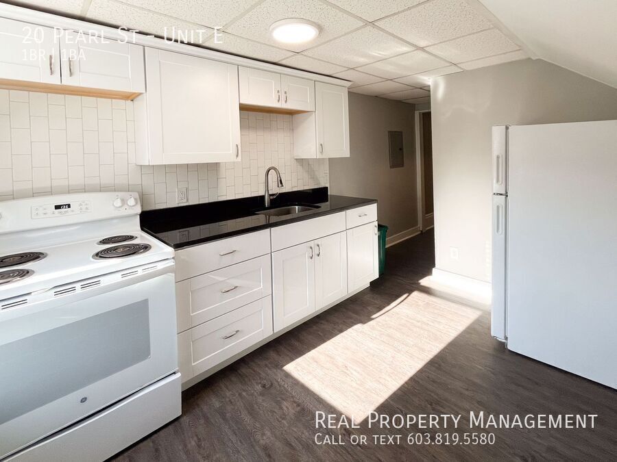 Primary Photo - 1 Bedroom Unit Available! Limited-Time Off...