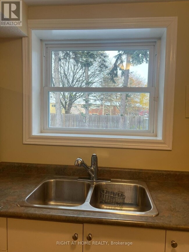 Building Photo - 11 Myrna Ln