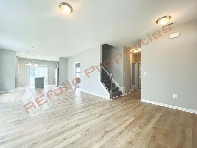 Building Photo - Beautiful Home with 4 Bedrooms, 3 Bathroom...