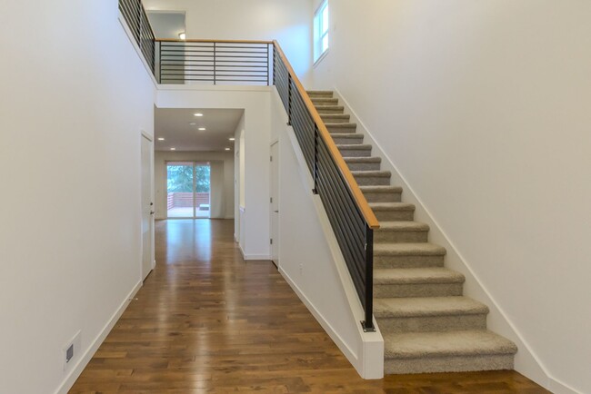 Building Photo - 4Bd/2.5Ba Seattle House