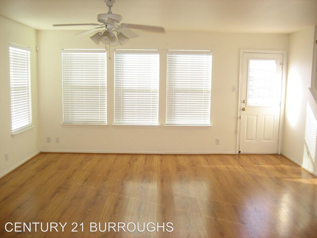 Foto del edificio - 6822 Grapevine Lk