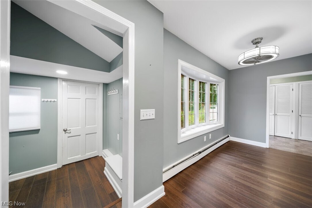 Foto principal - 8724 Headlands Rd