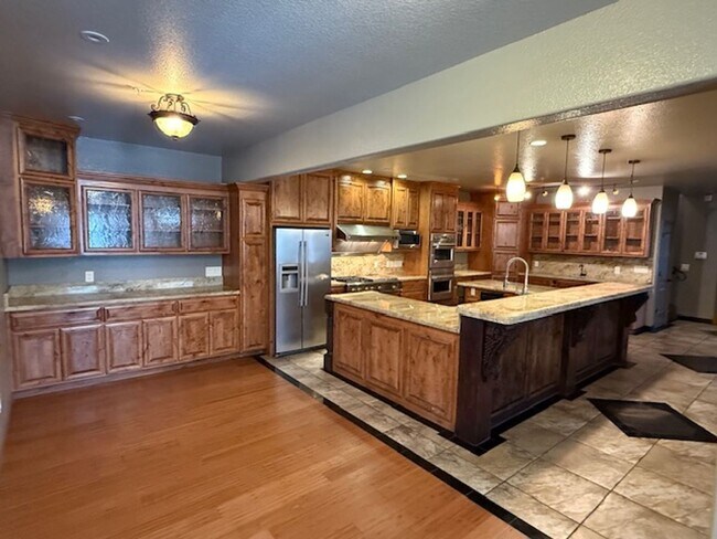 Foto del edificio - 2-Story Rodeo Home with Beautiful Spacious...