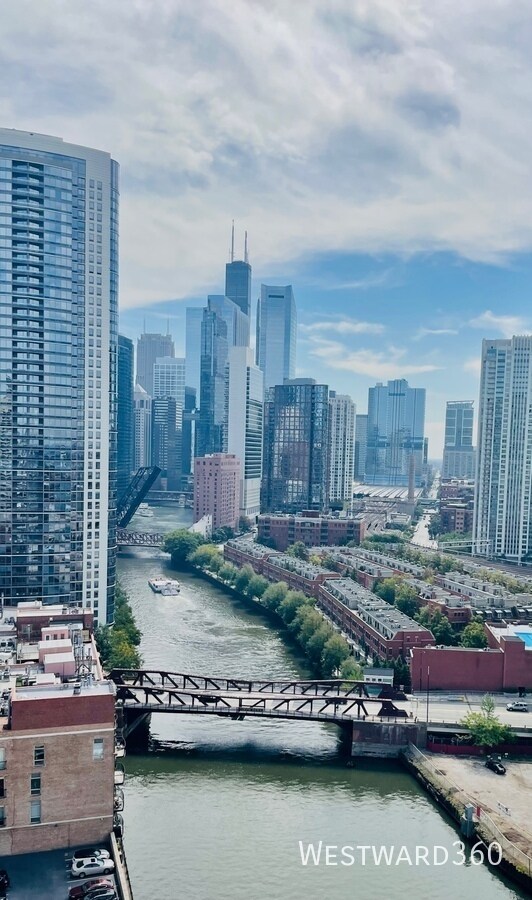 Building Photo - 600 N Kingsbury St