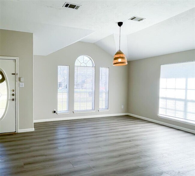 Foto del edificio - 3341 Zubin Ln