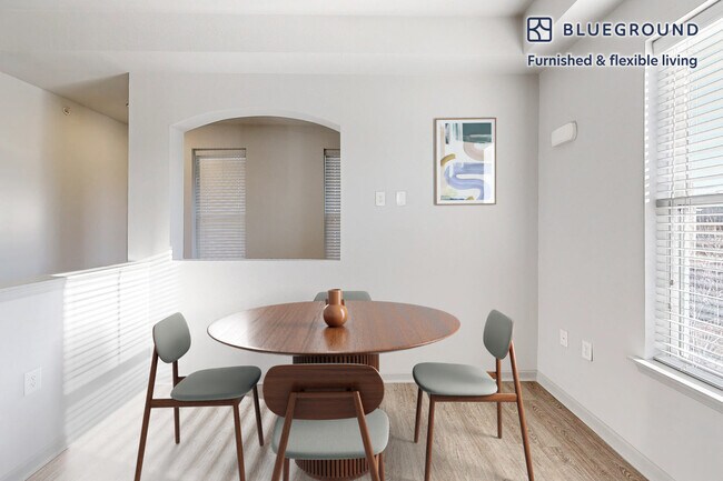 Building Photo - 1000 Lupine