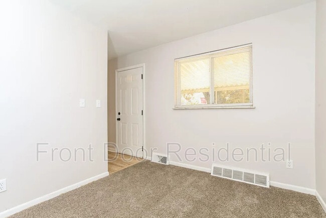 Building Photo - 4656 Linda Dr