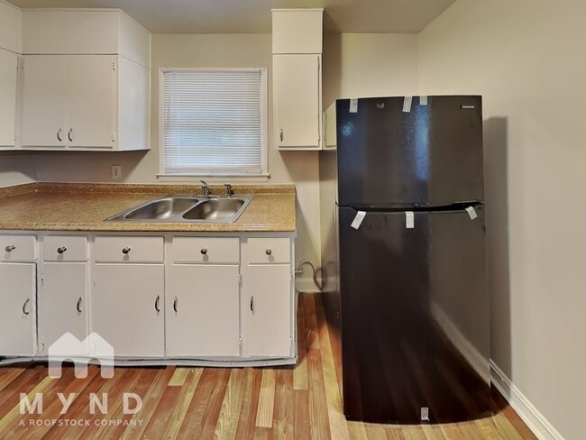 Building Photo - 388 Woodstock Dr SW