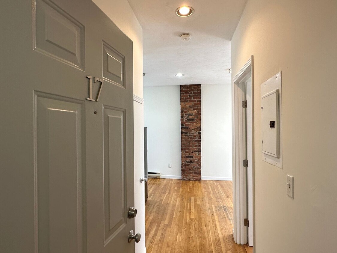 Foto principal - Beautifully updated 1 bed in the North End.