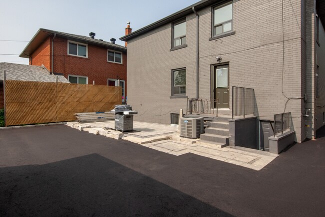 Building Photo - 34 Robindale Ave