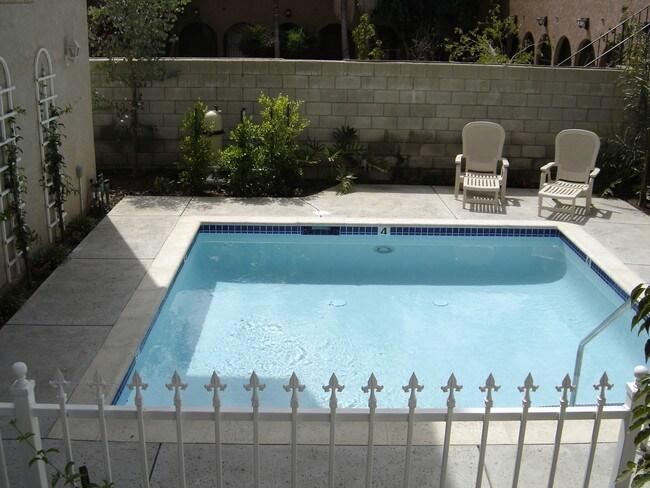 Foto del edificio - 9825 Topanga Canyon Blvd
