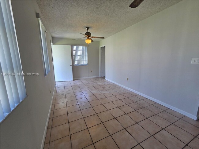 Foto del edificio - 11035 SW 56th St