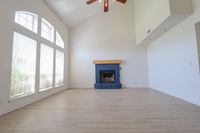 Building Photo - 4 Bed 3 Bath Rental Home in Tulsa!
