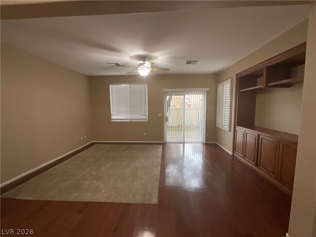 Foto del edificio - 10841 Paradise Rd