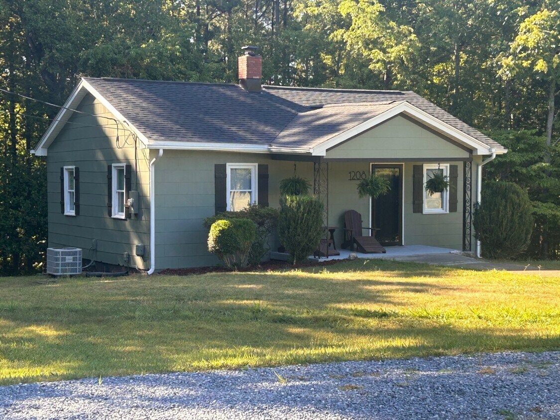 Primary Photo - 1208 Trading Post Rd