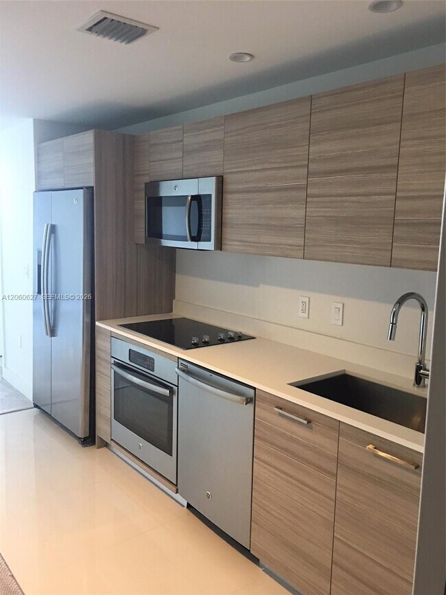 Foto del edificio - 121 NE 34th St