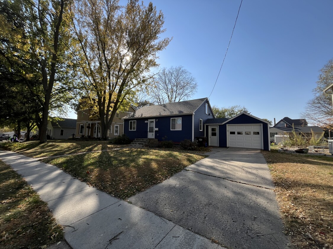 Calle 4 828 - 828 4th St