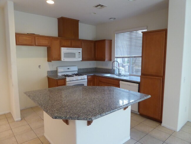 Foto del edificio - 4 Bedroom Home for Rent in Castaic!