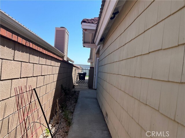 Foto del edificio - 15345 Murray Ave