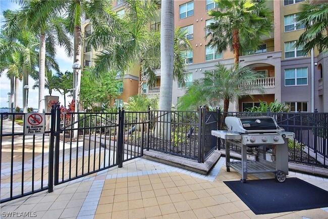 Building Photo - 2825 Palm Beach Blvd