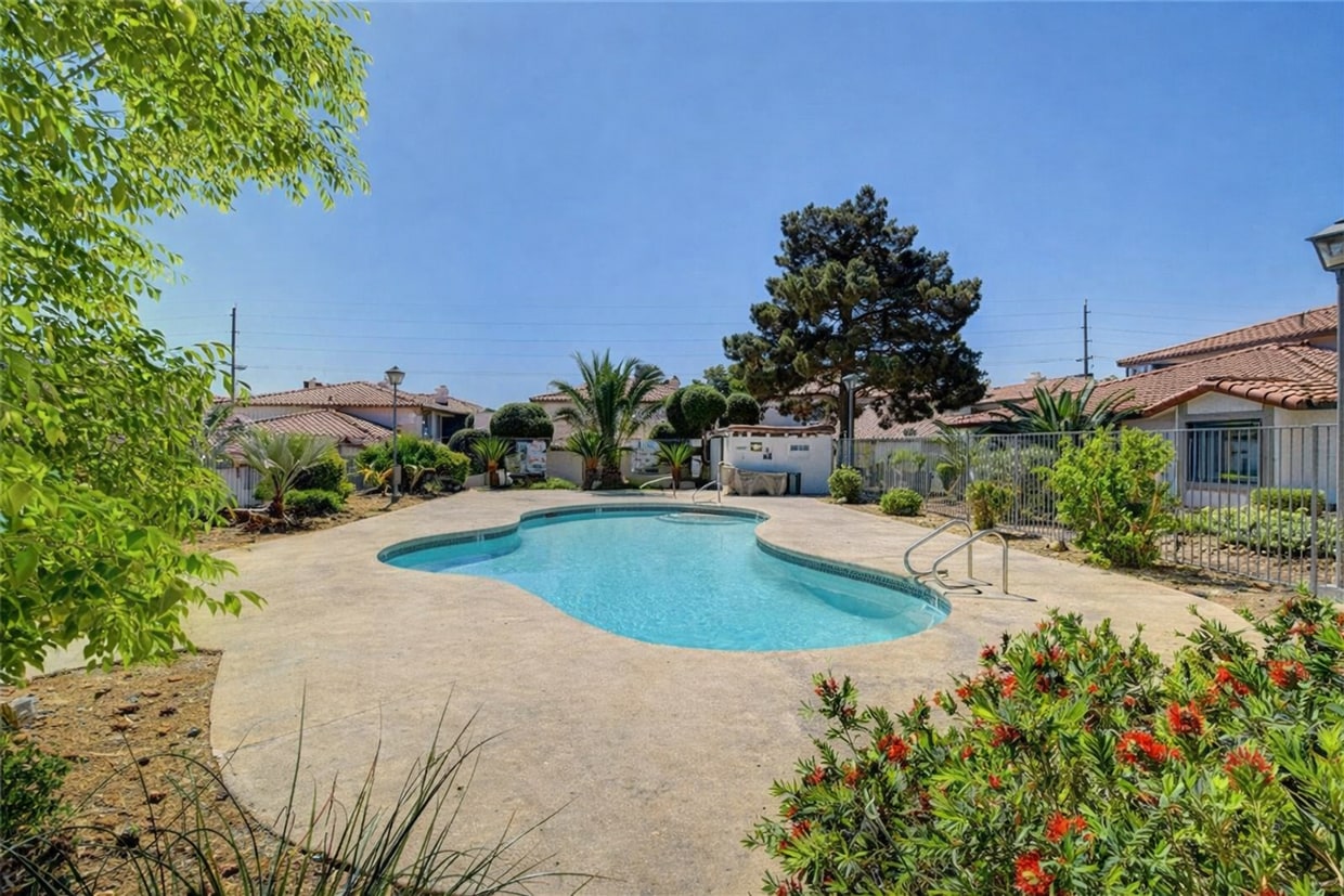 Building Photo - 3 Bedroom Condo