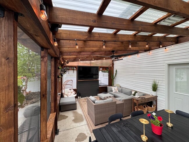 Building Photo - 2264 Ferndown Dr