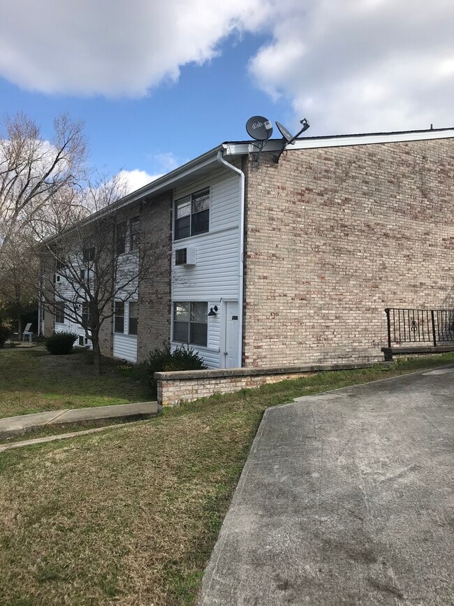 Building Photo - 2441 Old Knoxville Pike