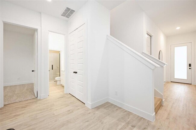 Building Photo - 5322 Rue St