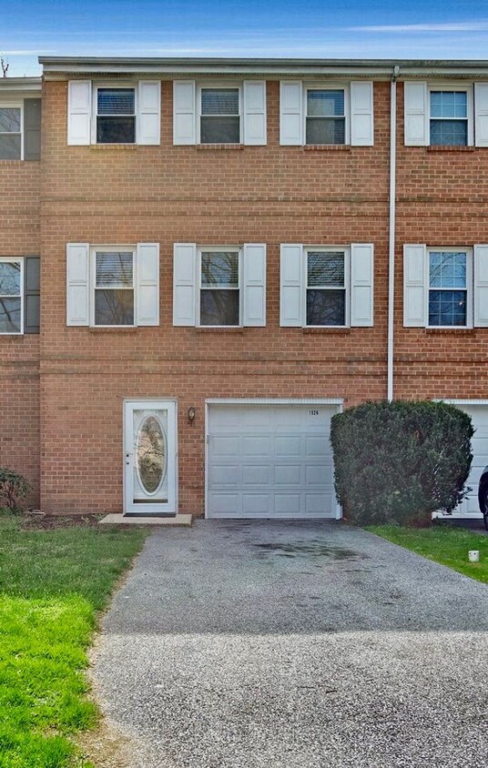 Primary Photo - Beautiful Townhome in West Chester!