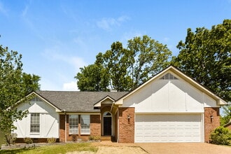 Building Photo - 6009 Legend Dr