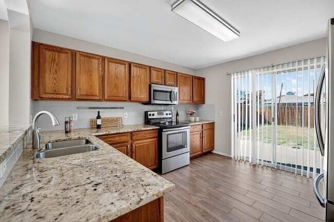 Building Photo - 1520 Anise Dr