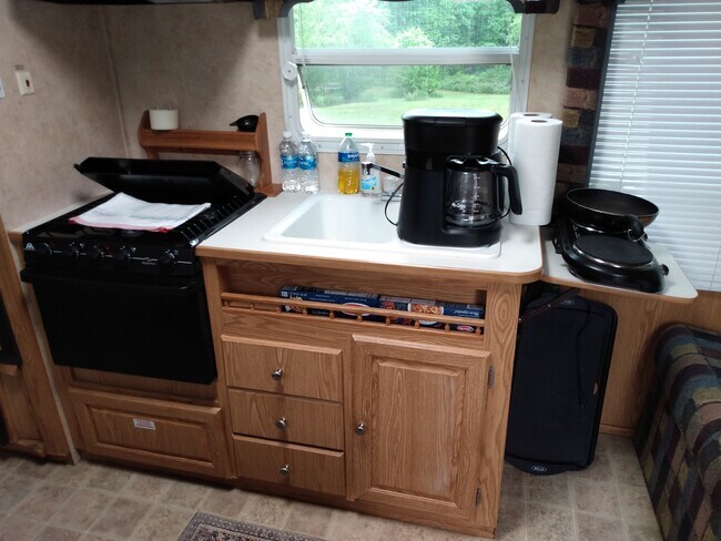 Foto del edificio - 403 Cook Rd