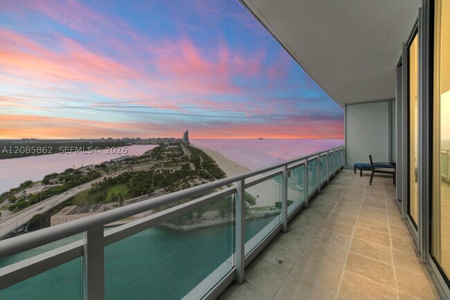 Foto del edificio - 10295 Collins Ave