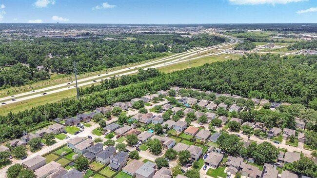 Foto del edificio - 22815 Sherioaks Ln