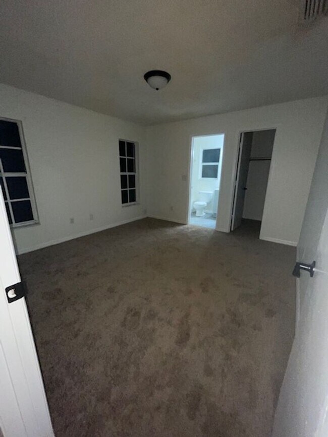 Foto del edificio - 3 Bed 2 Bath Home | Pet Friendly | Double ...