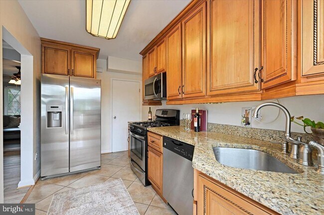 Foto del edificio - 7849 Charlesmont Rd