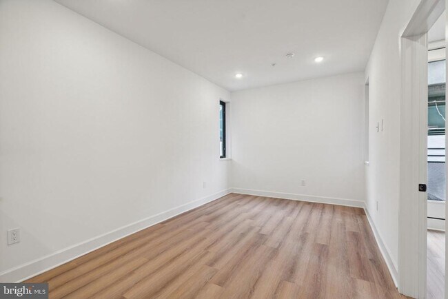 Foto del edificio - 2039 N Front St