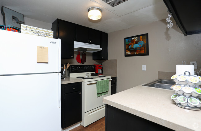 1x1 - Kitchen - Taliesin Apartments