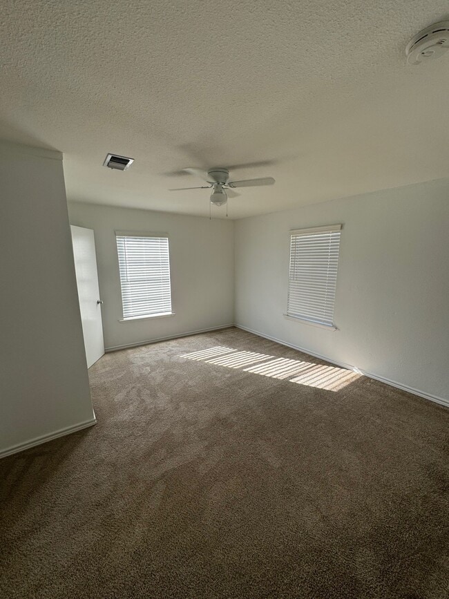 Foto del edificio - 318 Pleasanton Rd