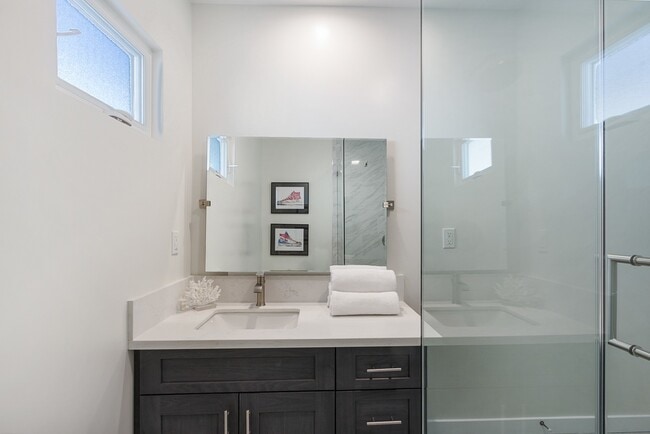 Building Photo - 4018 Cumberland Ave